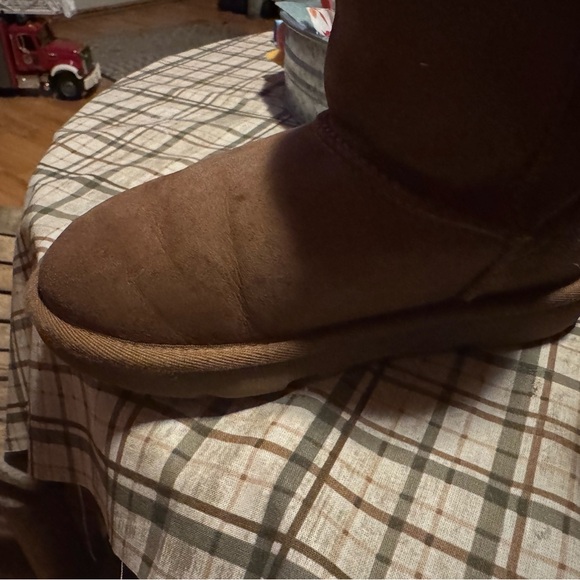 UGG Classic Short Boots in Tan - Picture 3 of 5
